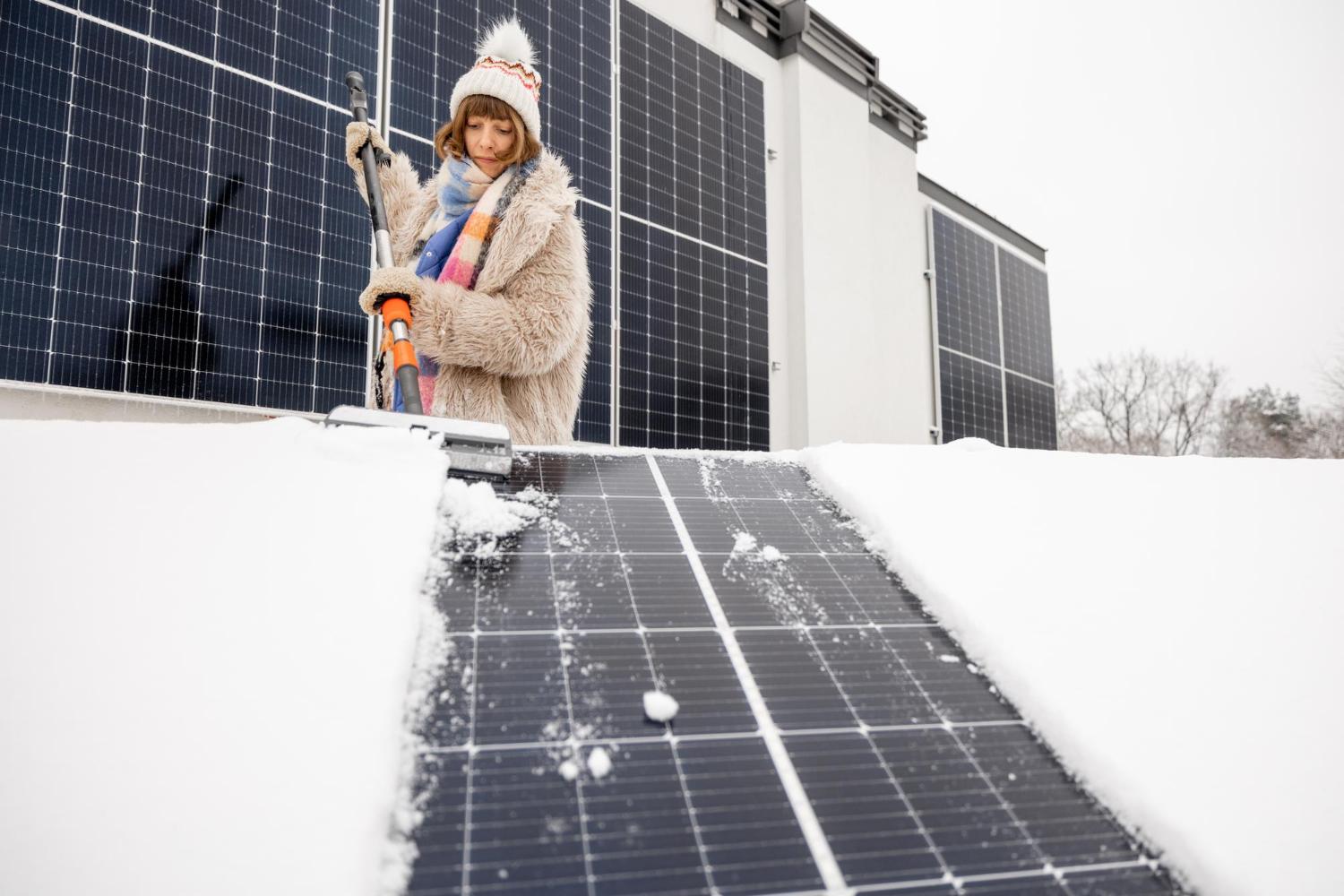 Cum funcționează panourile solare pe timpul iernii