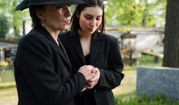 Evoluția Agențiilor de Pompe Funebre: O Istorie a Asistenței în Momentele Dificile