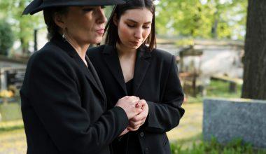 Evoluția Agențiilor de Pompe Funebre: O Istorie a Asistenței în Momentele Dificile