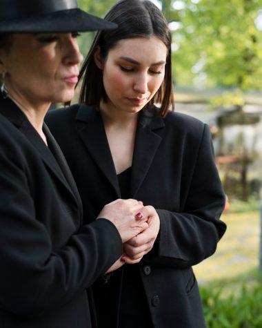 Evoluția Agențiilor de Pompe Funebre: O Istorie a Asistenței în Momentele Dificile