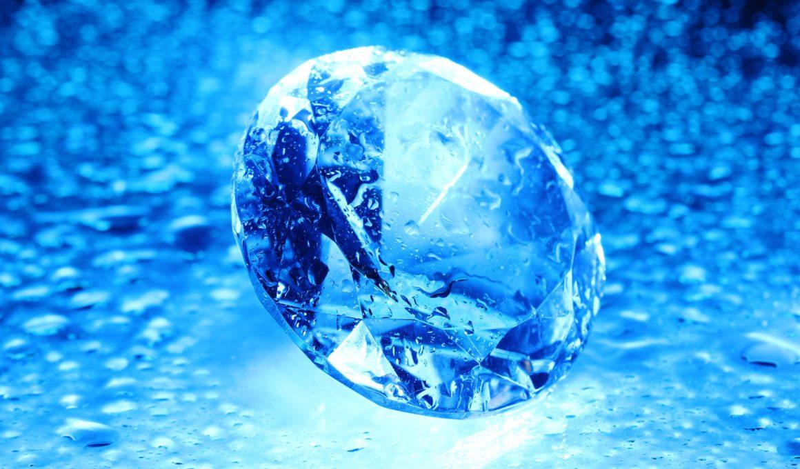 Cristalele Swarovski: Splendoarea Luminii Capturate în Sticlă