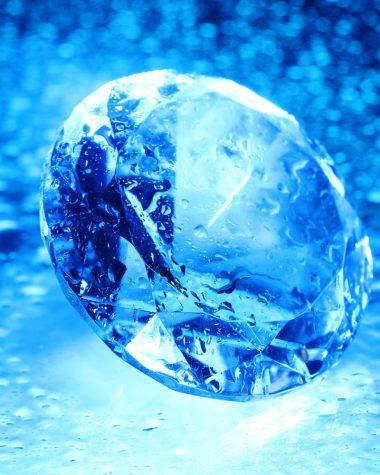 Cristalele Swarovski: Splendoarea Luminii Capturate în Sticlă