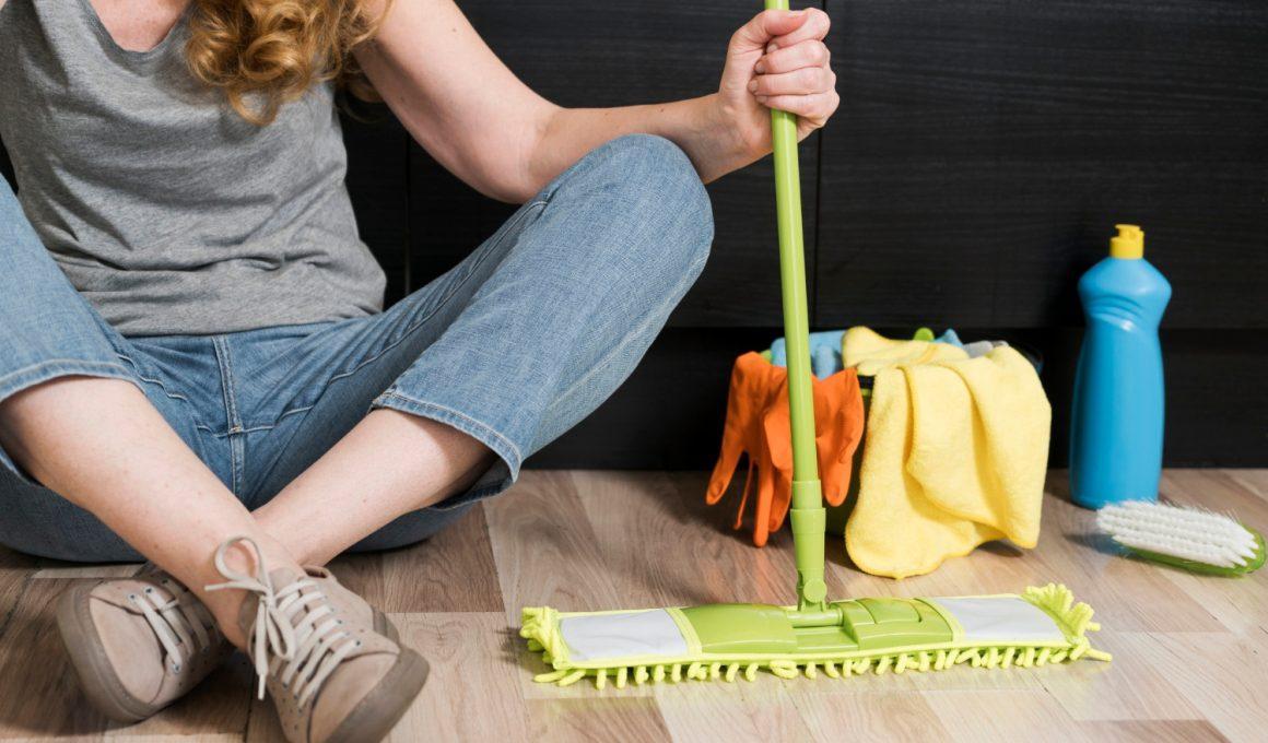 Cum putem curata podelele din lemn?