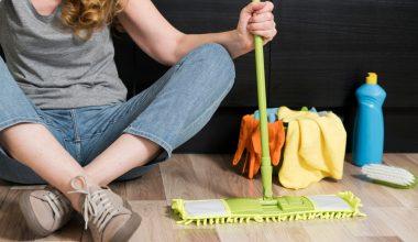 Cum putem curata podelele din lemn?