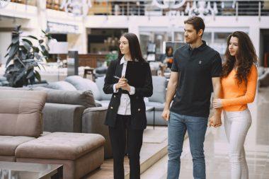 Care sunt cele mai populare stiluri de mobilă în outlet-uri?