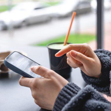 Ce aplicații mobile te ajută să compari prețurile de închiriere în Cluj?