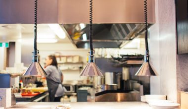 Automatizarea în HoReCa: cum reduc soluțiile robotizate de la Sedona costurile cu personalul în 2026