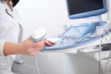Cum arată un chist simplu la ecografia mamară și de ce imaginea lui sperie mai mult decât ar trebui